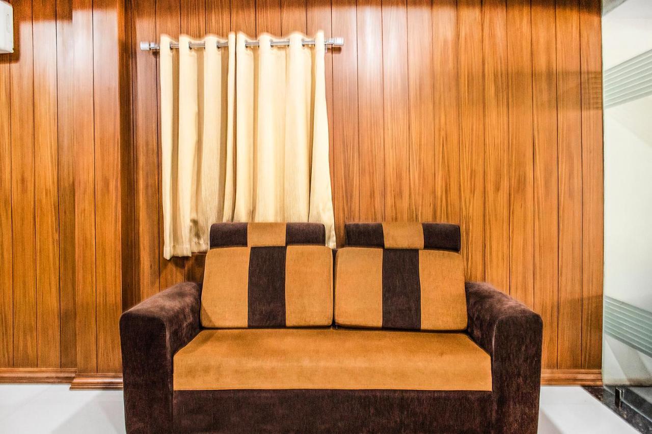 Готель Fabexpress Sri Lakshmi Deluxe Sivarampalli Гайдарабад Екстер'єр фото